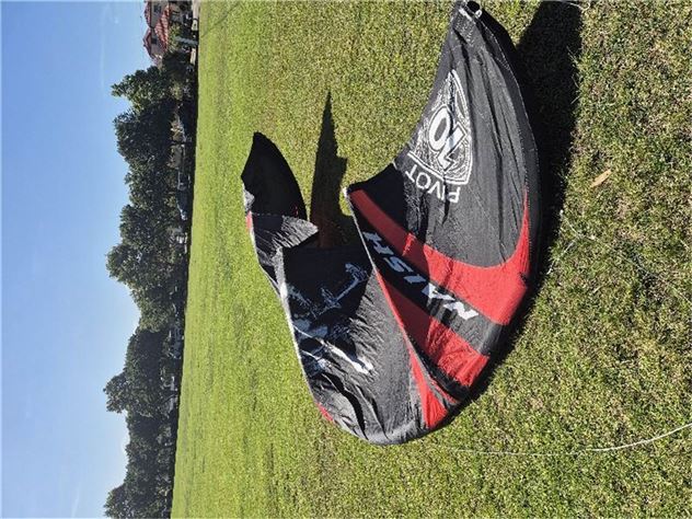 2018 Naish Pivot - 8 metre