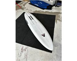 Armstrong Dw 8' 5" surfing surf foilboard