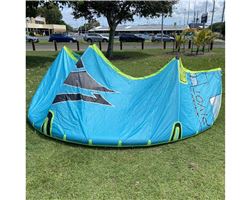 Naish Pivot S28 8 metre kiteboarding kite