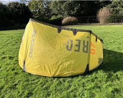 Ozone Reo V7 Ultra-X 7 metre kiteboarding kite