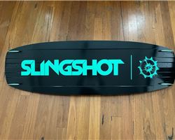 Slingshot Asylum 138 cm kiteboarding twintip