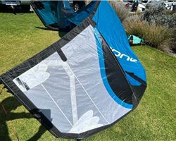 Ozone Reo V5 8 metre kitesurfing kite