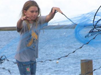 Teach your kids how to throw a cast net: In 4 minutes! - Fishing News