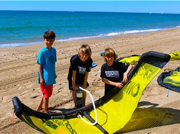 What's the difference between a 6m kite. And a 6m kite? - Kitesurfing News