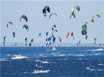 Red Bull Lighthouse to Leighton kite race record smashed - Kitesurfing News