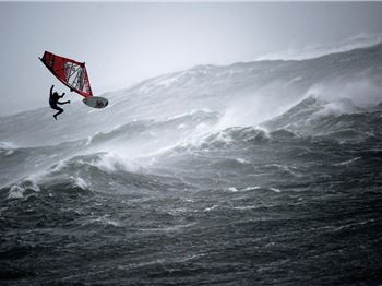 A Competition That Can Only Be Held In 55knots PLUS! - Windsurfing News