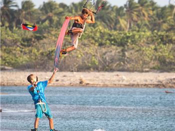 5 Tricks for Beginners with J Kelsick - Kitesurfing News