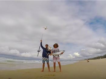 Guys use Drone to Perfectly Position Bait & Catch Huge Tuna! - Fishing News