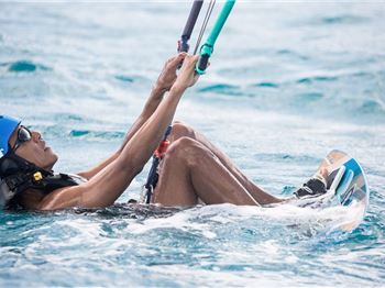 Retired President Barack Obama goes Kitesurfing - Kitesurfing News