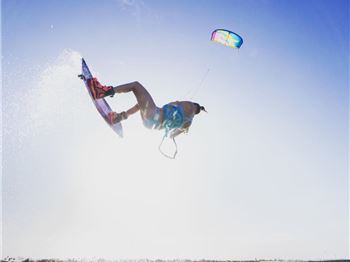 Big Moves in Bikinis - The Kite Sista Chicks in Brazil. - Kitesurfing News