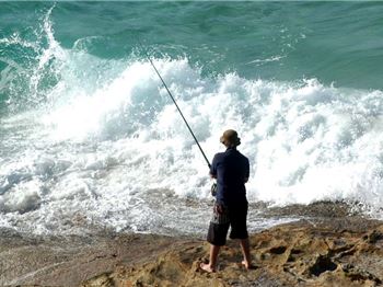 One dead. Two rescued. Sydney Rock Fishing Tragedy. - Fishing News