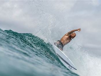 Medina Sends Kelly Back to the Retirement Home.. - Surfing News