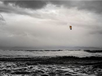 Tips for Kiteboarding in Winter - That Might Save Your Life! - Kitesurfing News