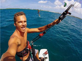 Even the Cool Kids are on Foils Now. - Kitesurfing News