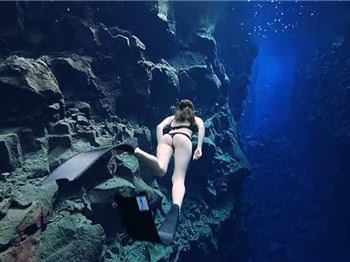 This Chick Loves Freediving in 2 Degree water! - Fishing News