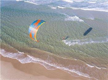 3 Easy Kiteboarding Tricks you can try this weekend - Kitesurfing News