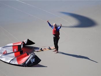 Branson is at it again, Mr Virgin kites the English Channel - Kitesurfing News