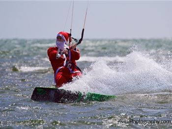 Kiteboarders Celebrate Christmas at the beach in every state - Kitesurfing News