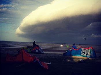 Southerly Buster rolls through Brisbane during a kite demo - Kitesurfing News