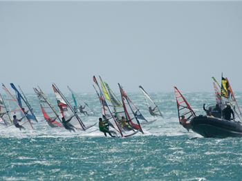 Andrea Cucchi from the Point 7  team wins the 14th DEFI WIND - Windsurfing News