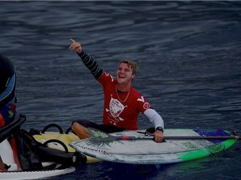 Schweitzer surfs to win in Tahiti Pro - Stand Up Paddle News