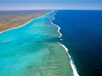 Straight up the inside - Sailing Ningaloo Reef - Sailing News