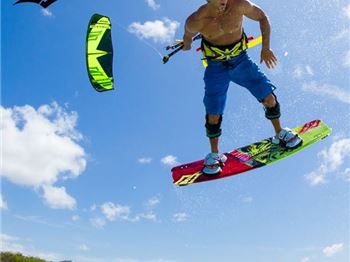 This is Naish's Kiteboarding Moment - 2016 Release - Kitesurfing News